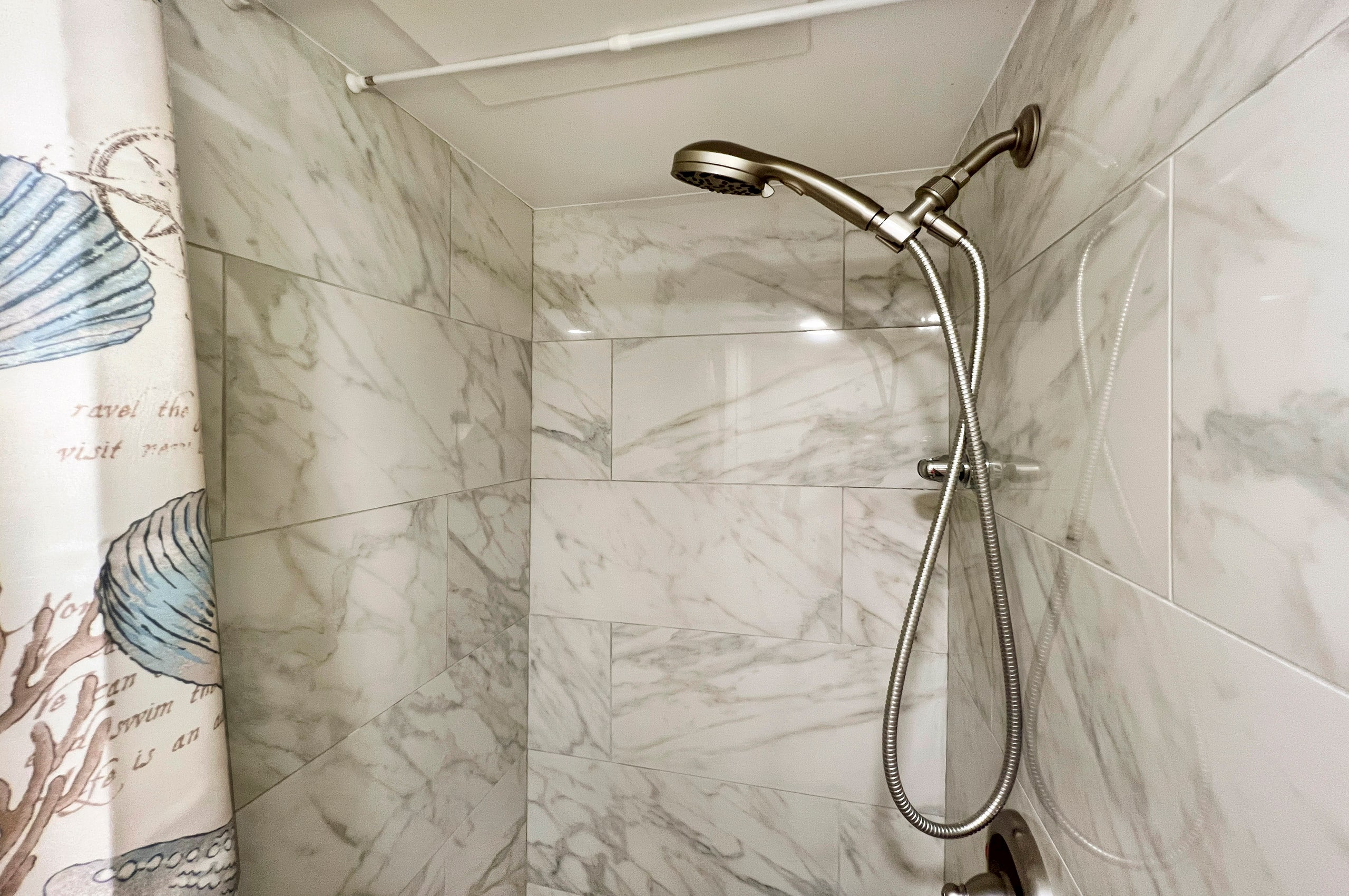 Condo in Honolulu · ★4.67 · 1 bedroom · 2 beds · 1 private bath - Image 14