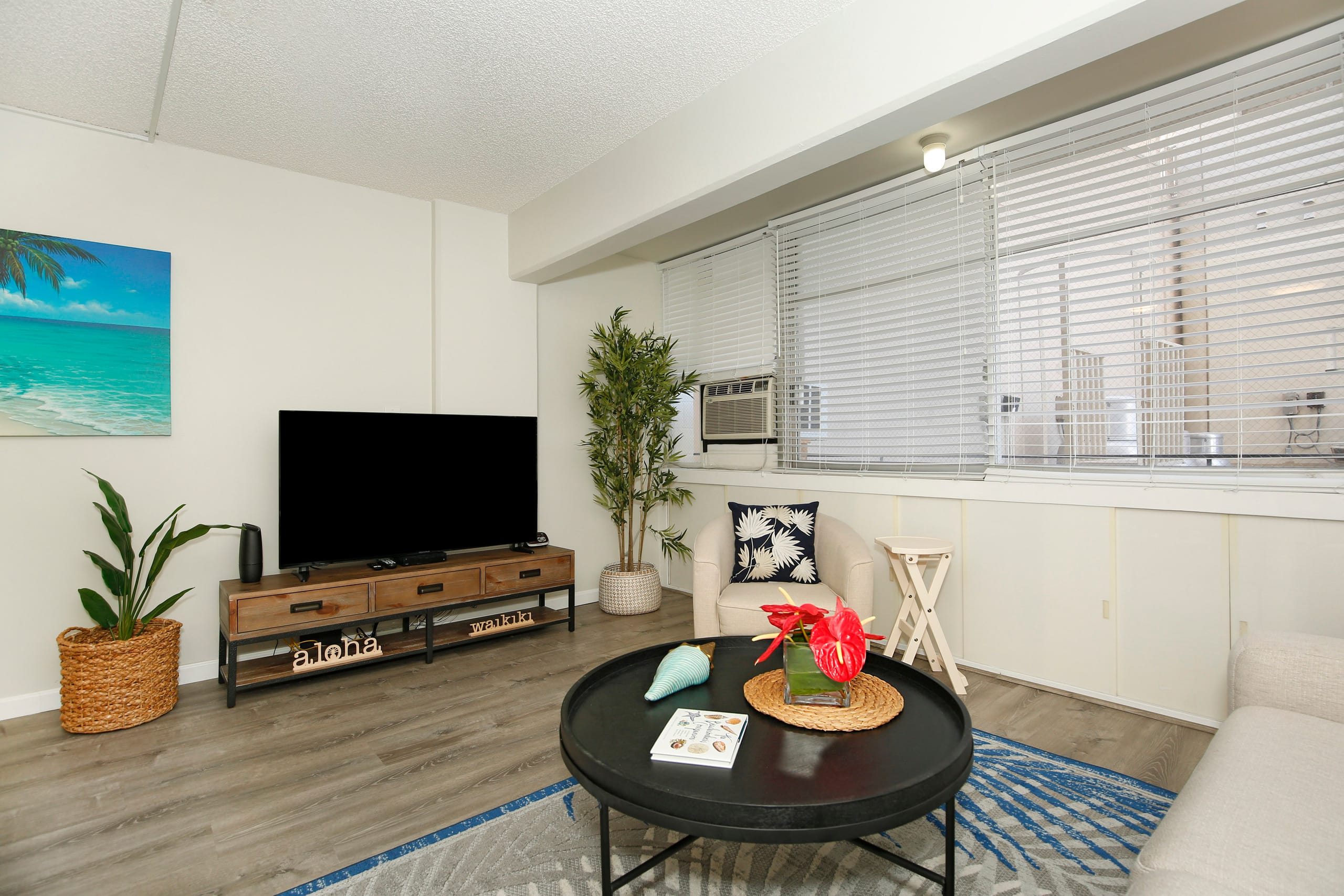 Condo in Honolulu · ★4.67 · 1 bedroom · 2 beds · 1 private bath - Image 3