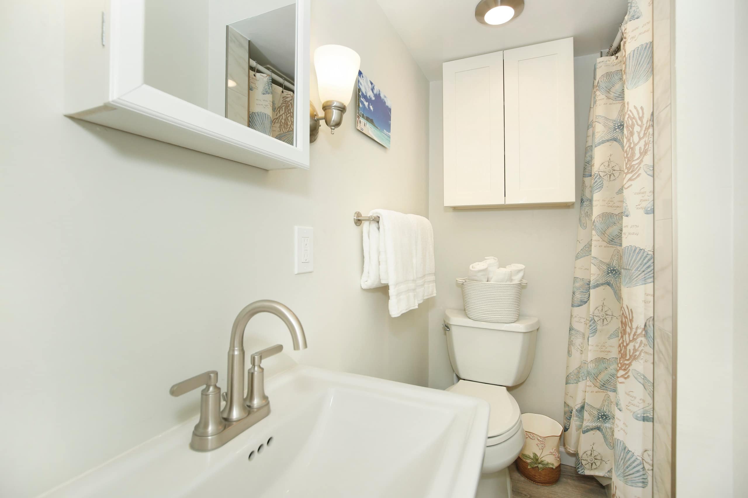 Condo in Honolulu · ★4.67 · 1 bedroom · 2 beds · 1 private bath - Image 15