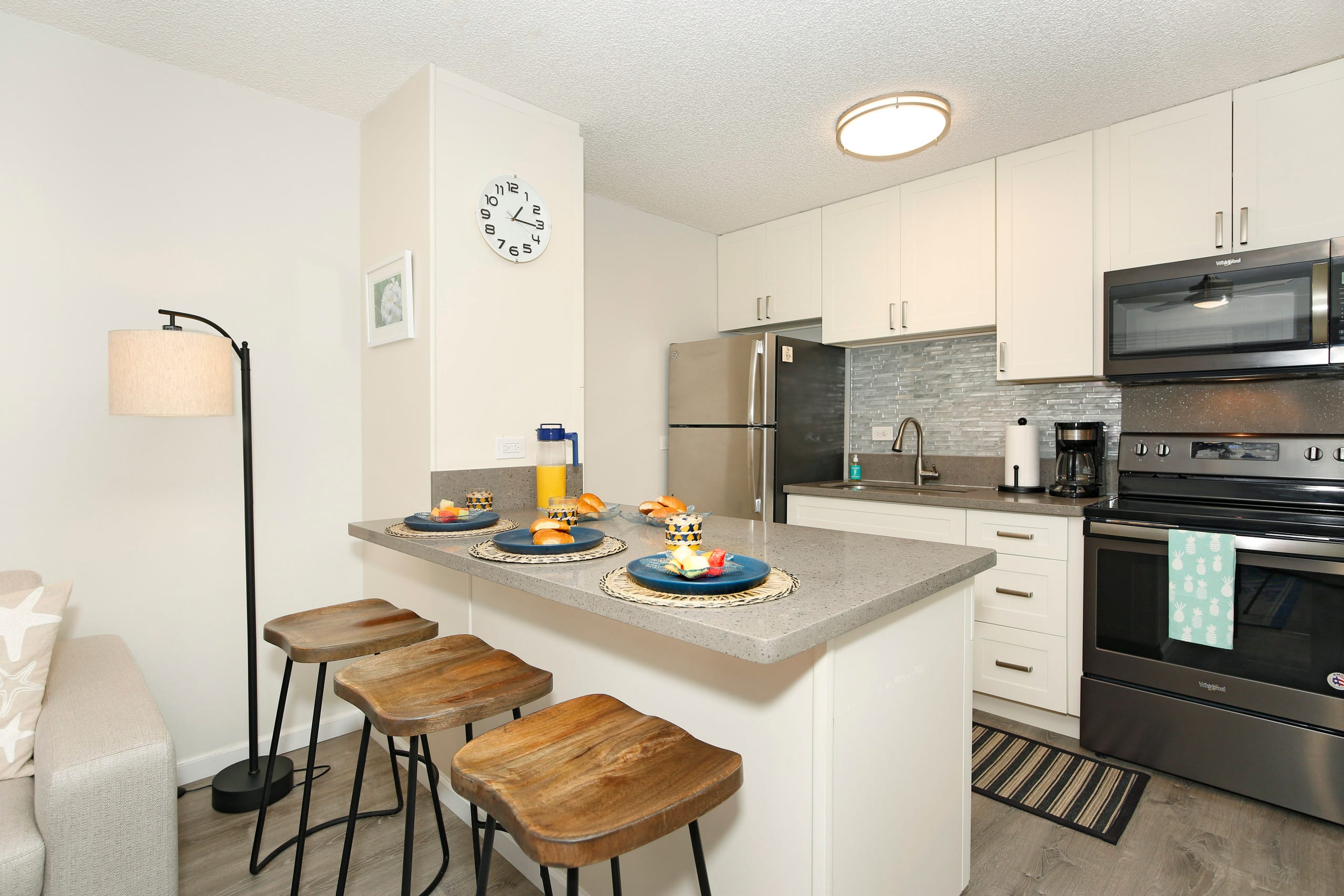Condo in Honolulu · ★4.67 · 1 bedroom · 2 beds · 1 private bath - Image 11