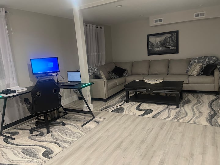 Private Room In Mini Mansion - Newtown, PA