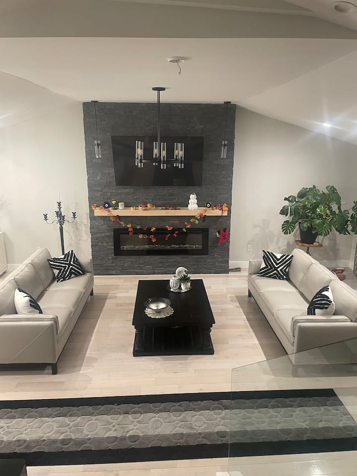 Private Room In Mini Mansion - Newtown, PA