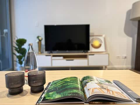 Cozy Modern Home Next to Broadway within CBD area
