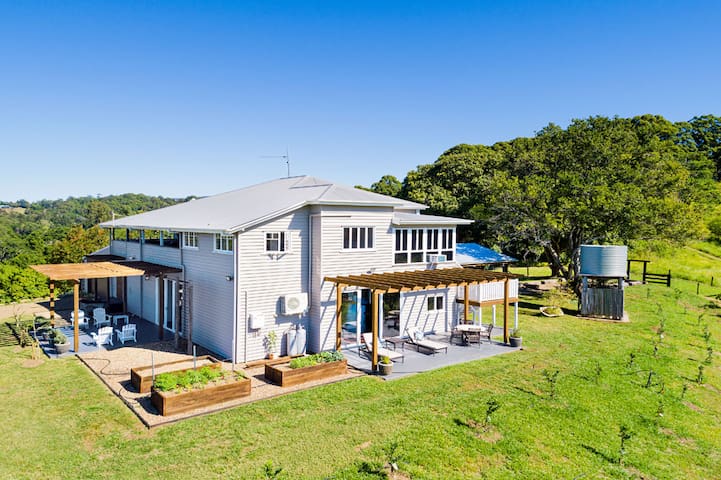 Luxe 5BR Farmhouse-Pet Friendly Kin Kin Noosa Stay