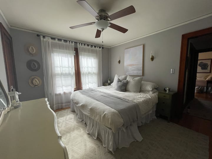 Dormitorio principal con armario espacioso