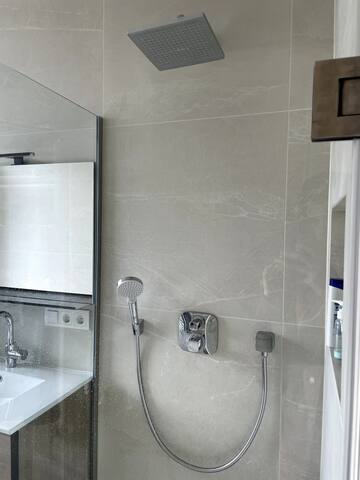 Vondelpark modern luxury appart. gallery image 2