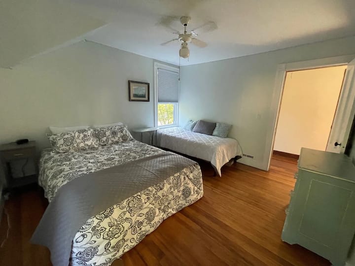 מיטת קווין סייז אחת; מיטה זוגית אחת