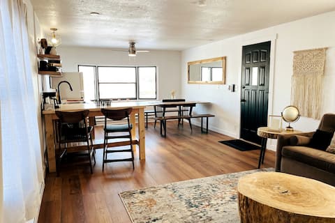 Farm suite getaway close to everything!