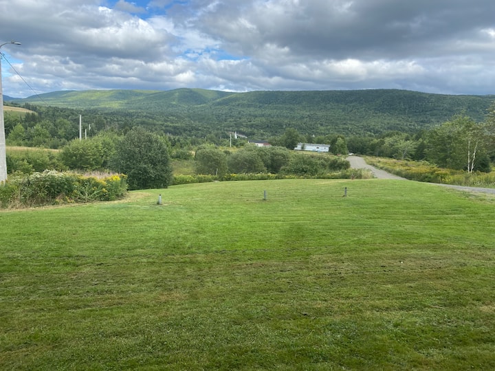 Cheerful 3 bedroom home with mountain view Houses for Rent in Baddeck