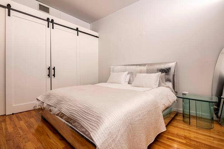 SoHo New Artist Loft w 15 Windows & Chefs Kitchen! gallery image 4