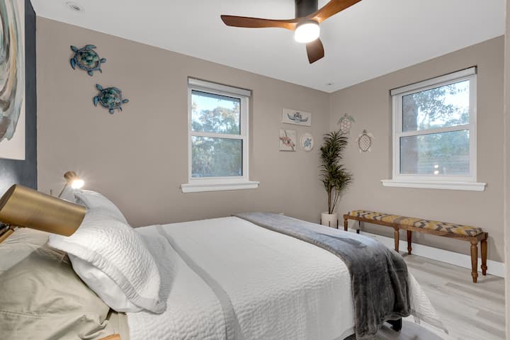 „Kornjača” u spavaćoj sobi nalazi se bračni krevet (širine 150-179 cm)