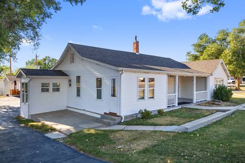 Adorable 2 bed, 2 bath, historical home in WY!
