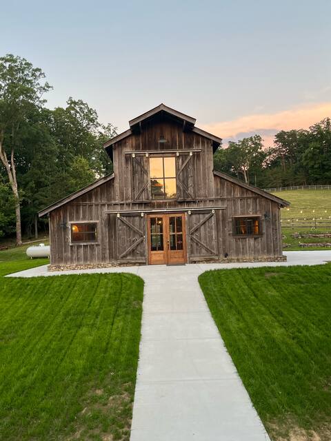 Cabin(12), Barn(6), FirePits,Pond,Spa,Sleeps18