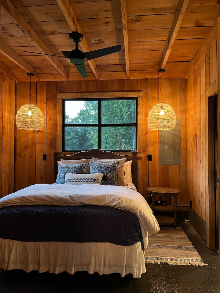 barn downstairs queen bedroom...connects to the wheelchair friendly bathroom