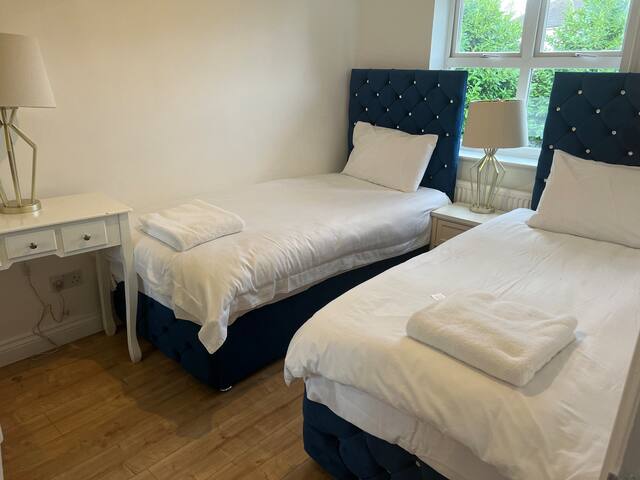 Lovely 4 bedrooms hse 3 bathrooms excellent loc. gallery image 2