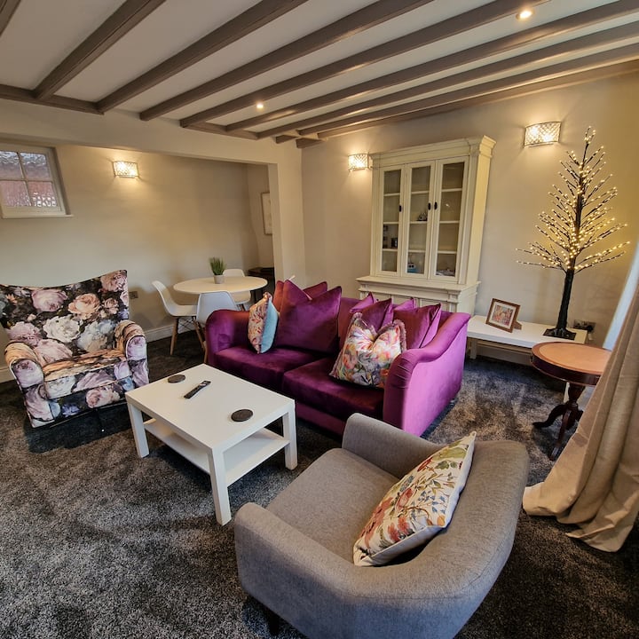 Spacious City Centre 2 Bed Home. Parking! Sleeps 4 - Chester, UK