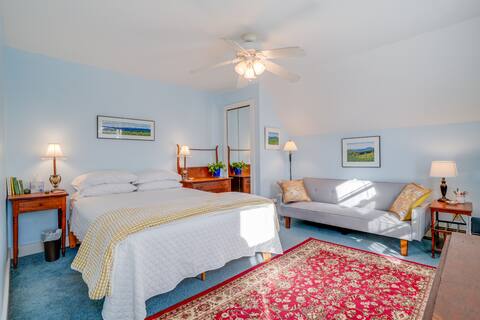 BNBristol. Charming 2 Bedroom in a VT Village.
