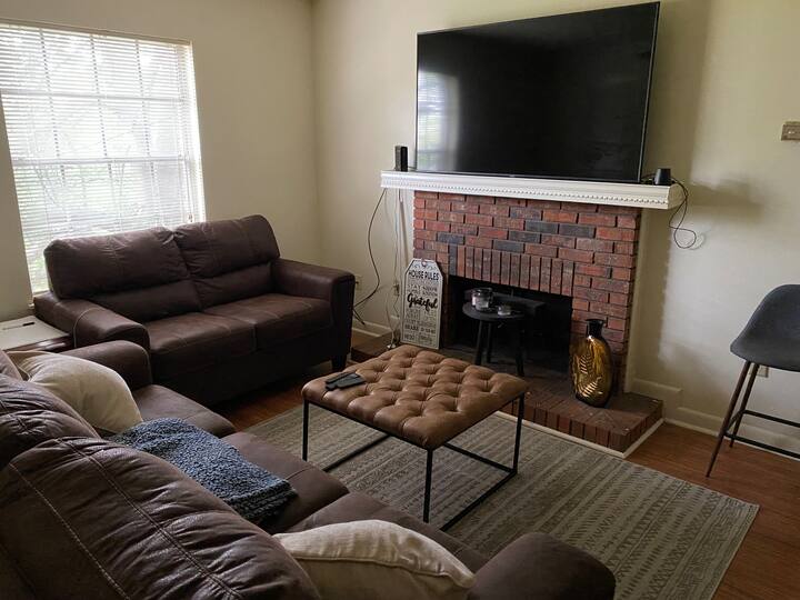 Lovely 1Bedroom rental with fireplace/office Apartments for Rent in