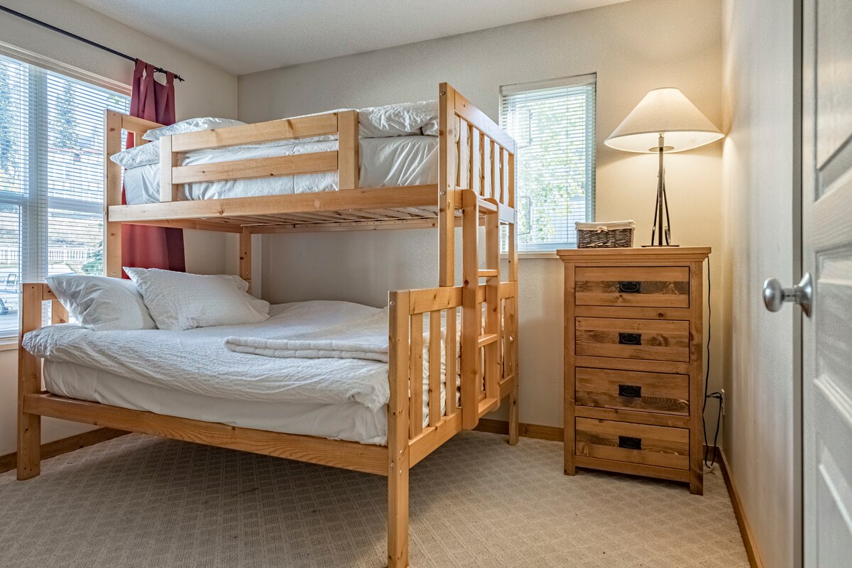 غرفة بطابقين مفردة/مزدوجة - تتسع لنوم 3 أشخاص 