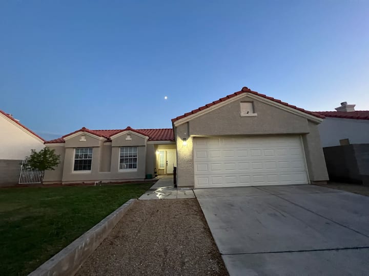 Cozy 3bedroom home near Las Vegas attractions Houses for Rent in
