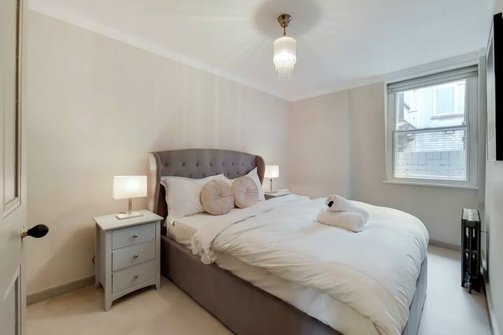Super two bed two bath flat near the harrods gallery image 4