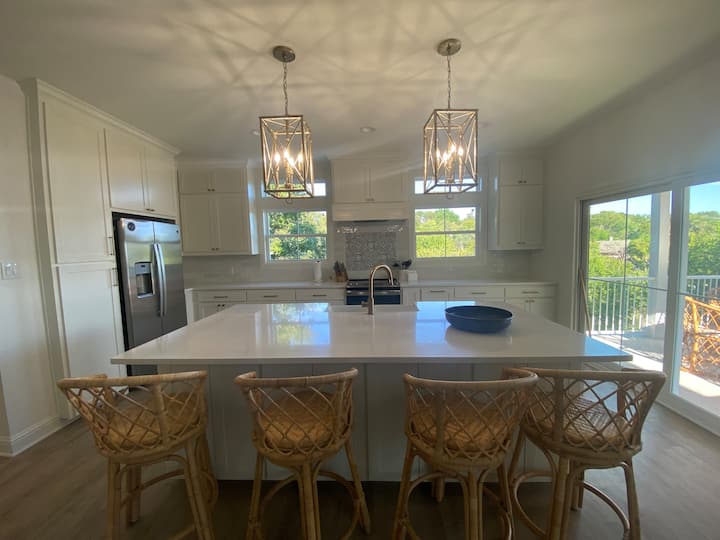 Full kitchen image 2