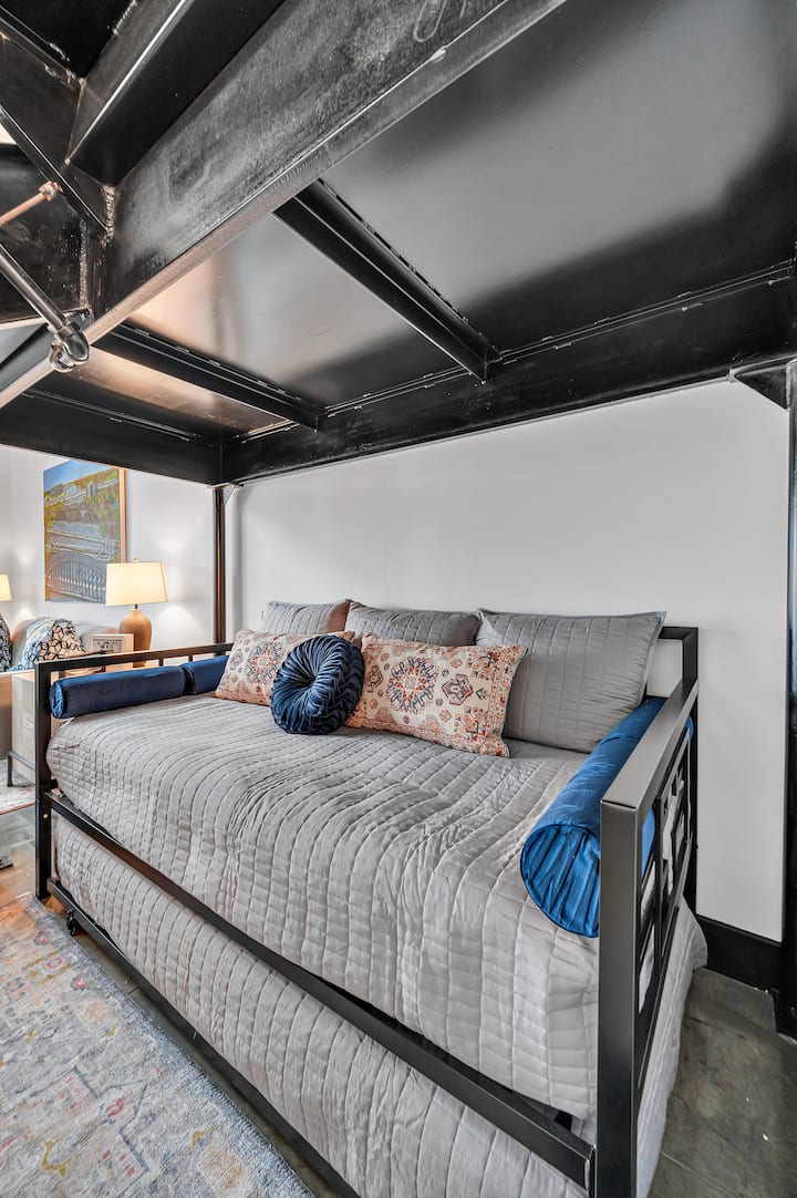 Bridges Of The Brazos - Downtown Waco Condo - Waco, TX