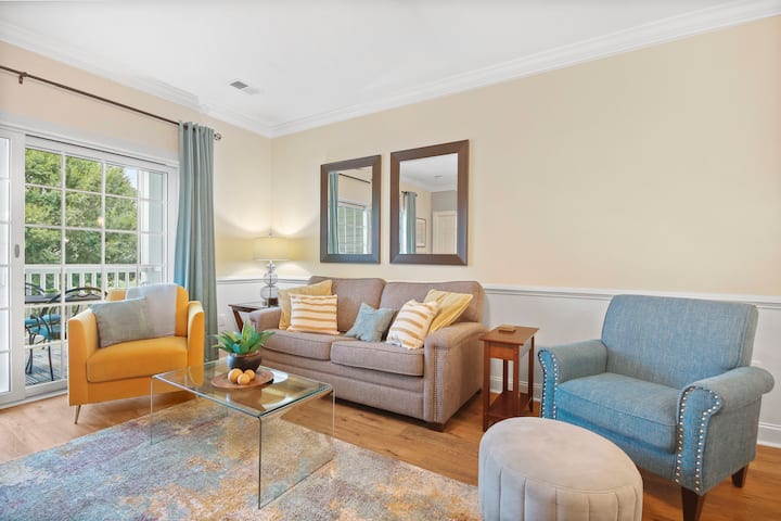 להירגע בסלון הנוח.