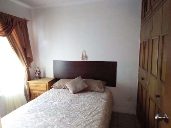 Nice room, comfortable and clean, private bathroom Casa particulars
