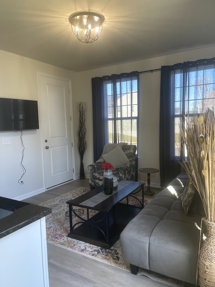 Stunning One-bedroom Private Suite - Stafford, VA