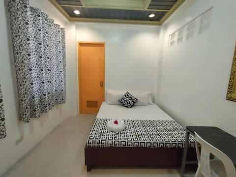 JM's Hauz (John's room) Private & Air-conditioned
