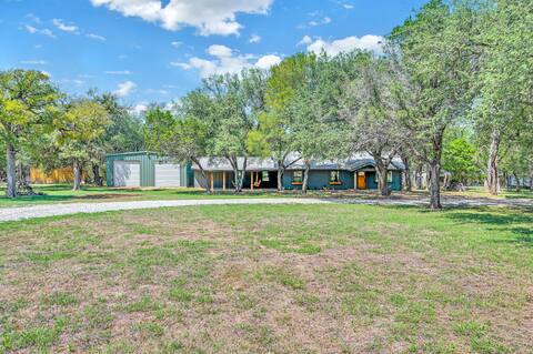 Shady Oaks Cabin - Waco/Magnolia/Baylor