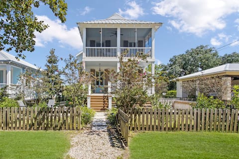 Beach Bungalow - Heated Pool+Walk to Town & Beach