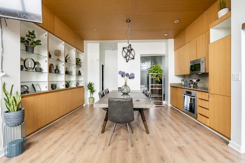 Spacious 3 bdrms Townhouse Entertainment District