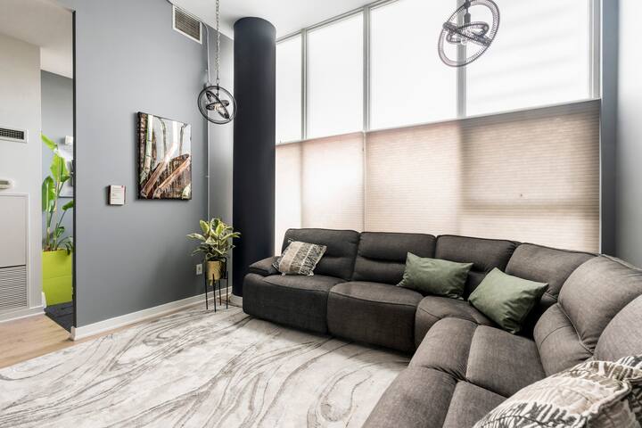 Spacious 3 bdrms Townhouse Entertainment District gallery image 5