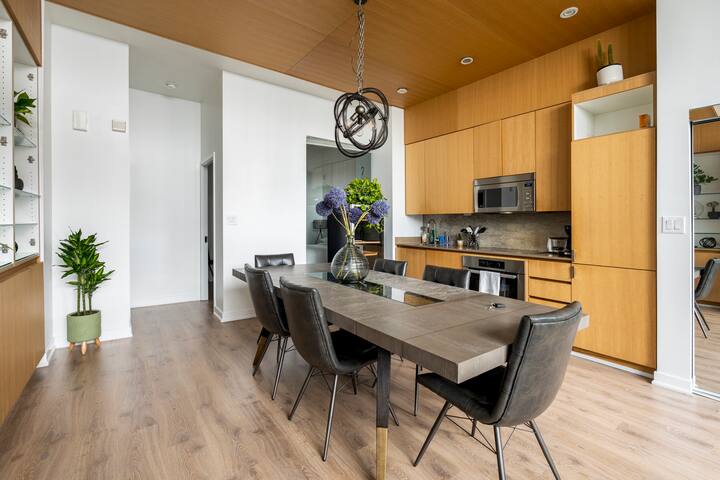 Spacious 3 bdrms Townhouse Entertainment District gallery image 3