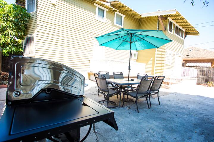 Spacious 2 story w/ views and desirable amenities gallery image 2