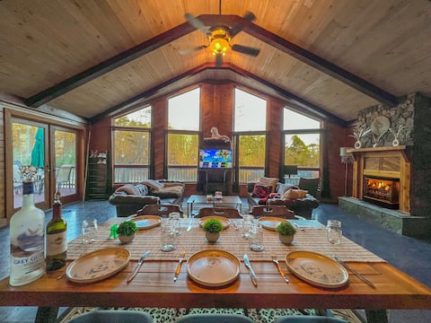 Luxury Chalet - NEW Hot Tub|Game Room|Jungle Theme