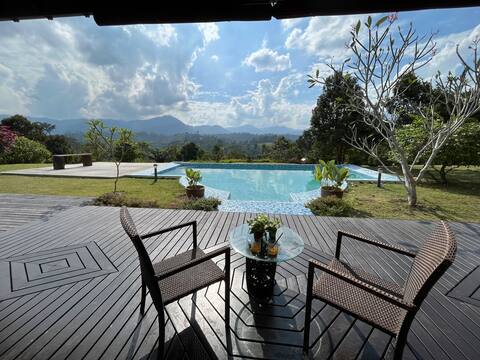 Villa Bayu: 360 Panoramic Hilltop w/ Infinity Pool