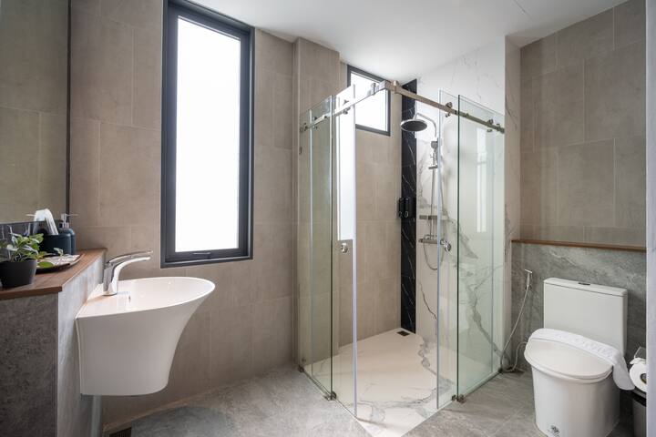 Newly 3 Bedroom Suite, bts On Nut gallery image 4