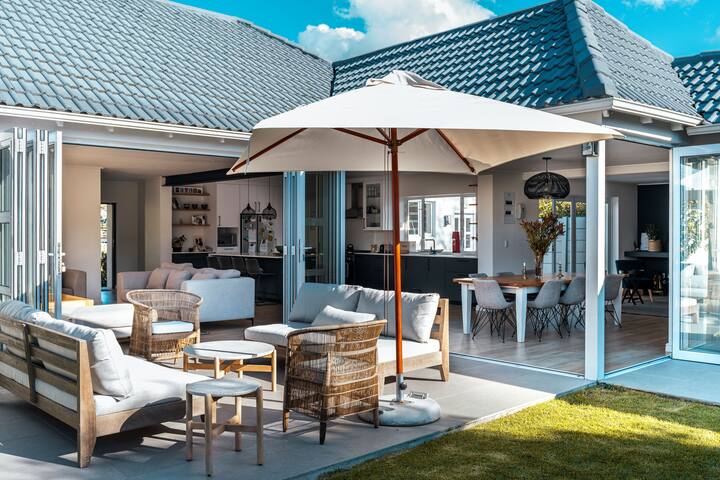 3 bedroom family home with kids play room gallery image 4