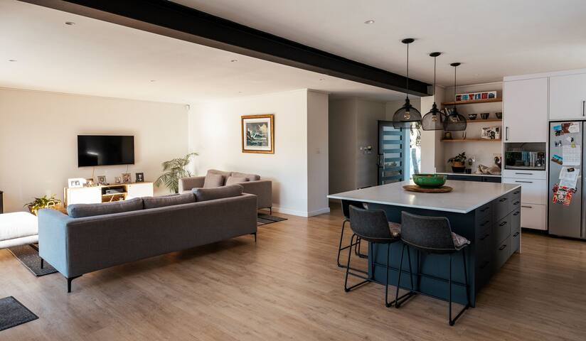 3 bedroom family home with kids play room gallery image 5