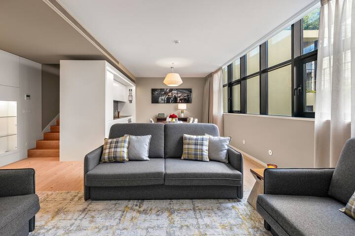 Stunning Duplex @108mmhouse W Breakfast gallery image 5