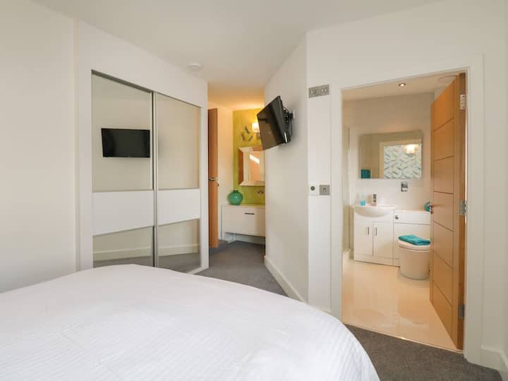 חדר שינה 2 (גודל קינג סייז)