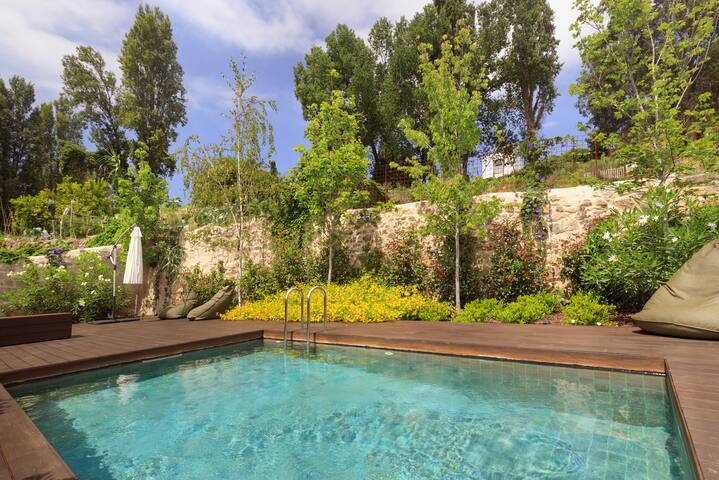 River View Stunning Ap| @108mmhose W Breakfast gallery image 3