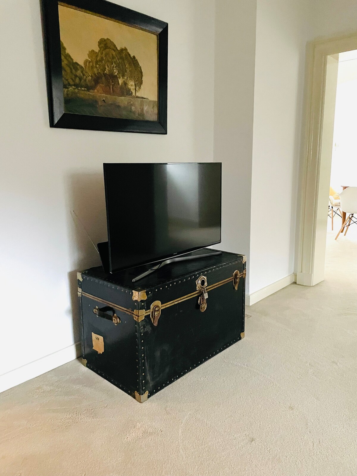 Popular Airbnb listing: Large attic of a venerable villa in Burglesum