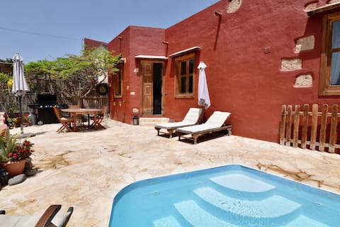 Traditional house with  heated pool and garden