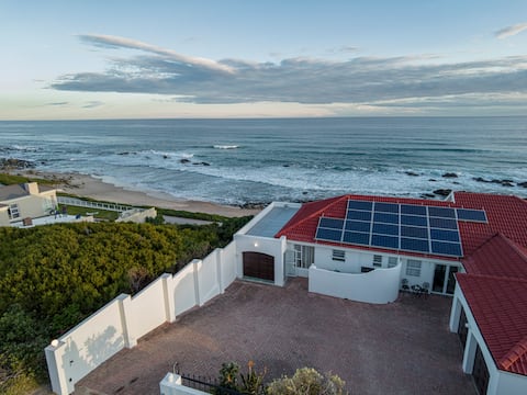 The Whacky Whale ~ 2 bed apartment on the beach