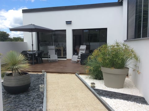 Contemporary home in Caudan