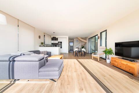 Successful Airbnb property: La Pointe sur l'eau – indoor pool – sea view in Plougastel Daoulas